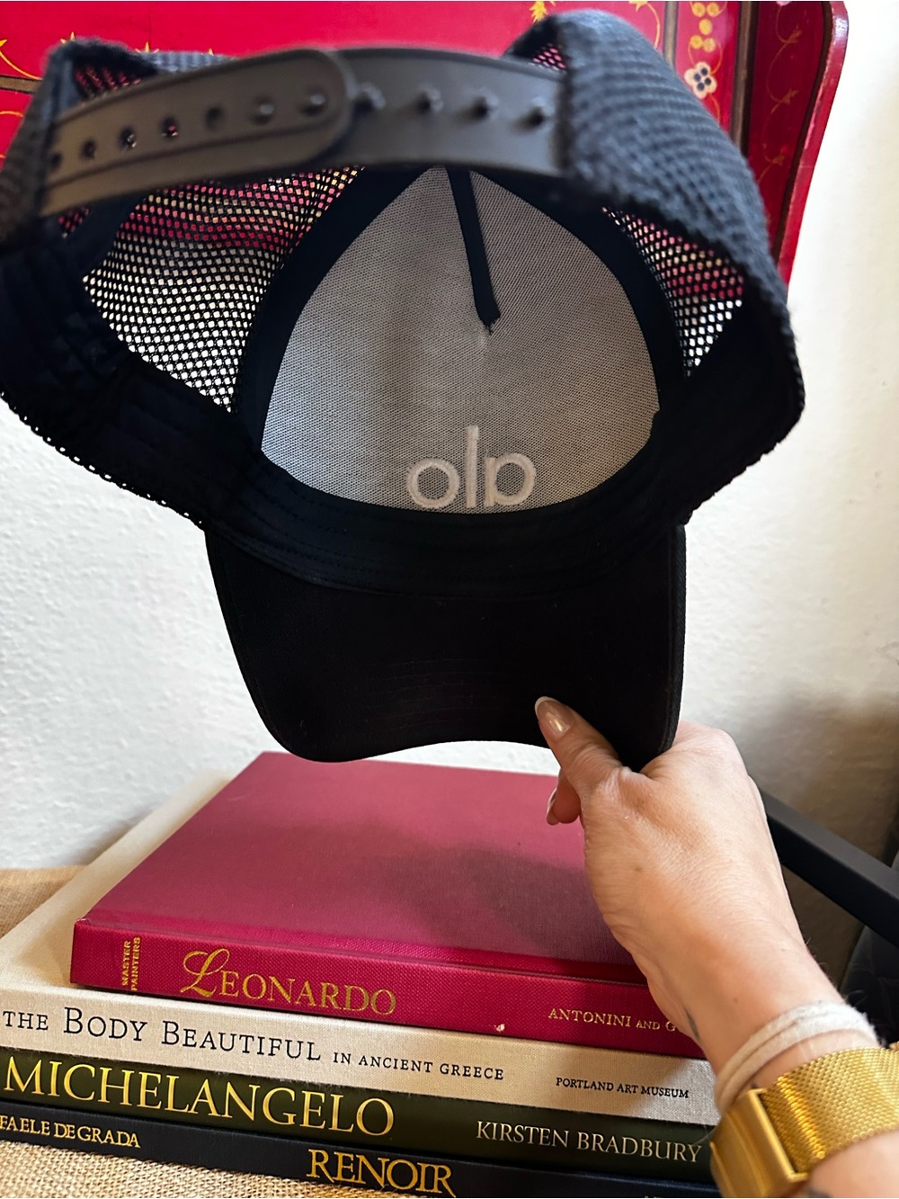 ALO Yoga Black Logo Baseball Cap - Picture 5 of 5
